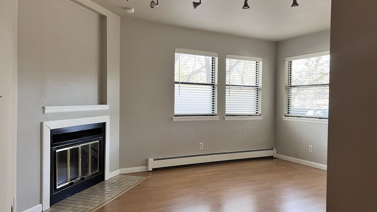 3025 Broadway St #35 - Photo 5 of 12
