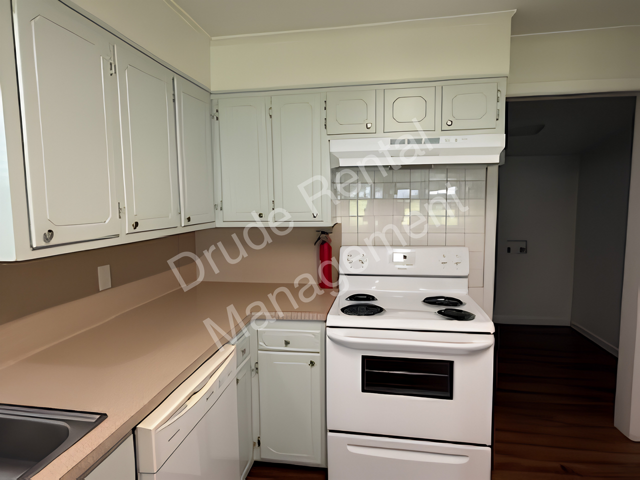 30121 Julia St - Photo 4 of 31