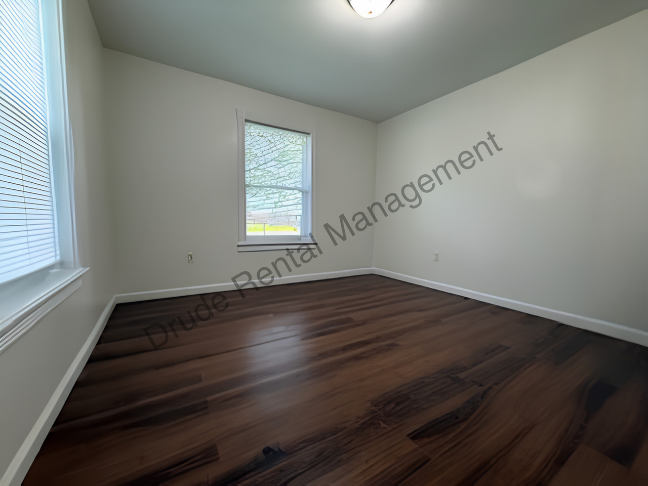 30121 Julia St - Photo 7 of 31