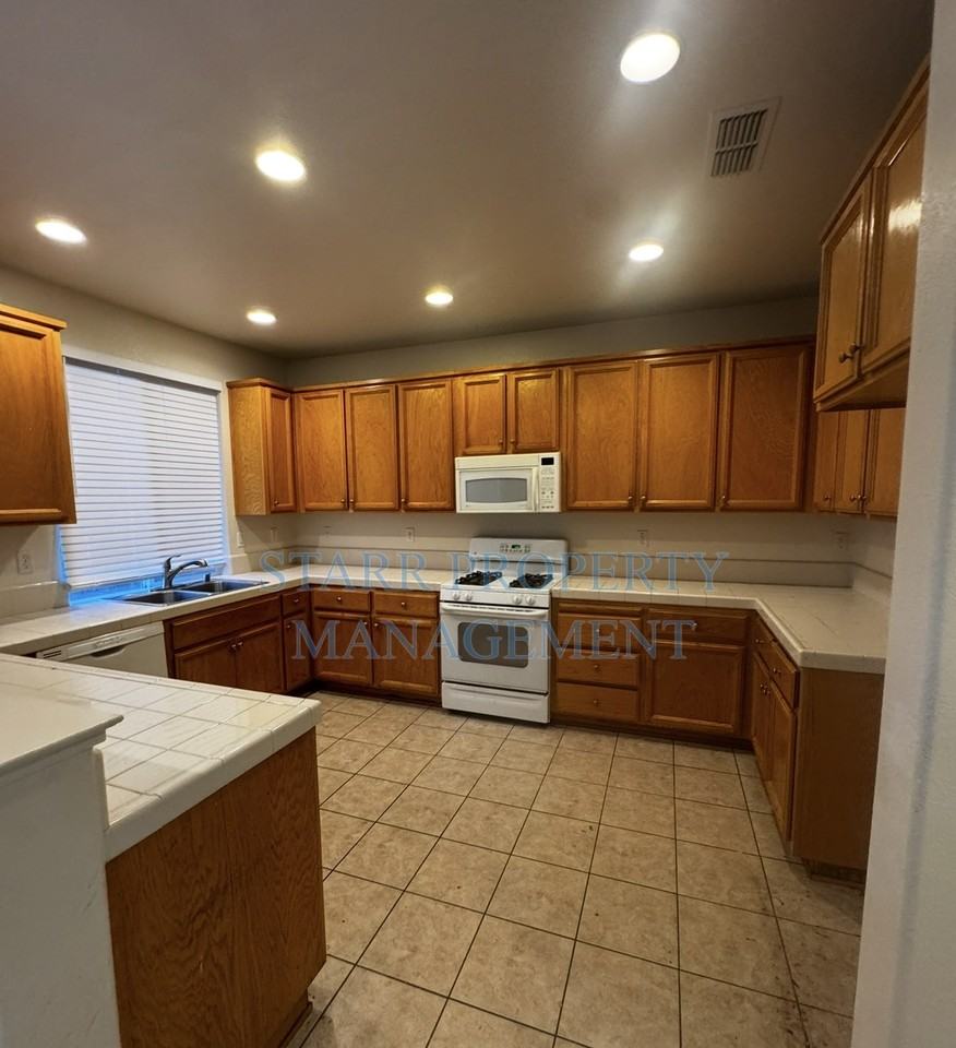 3500 Loggerhead Way - Photo 4 of 20