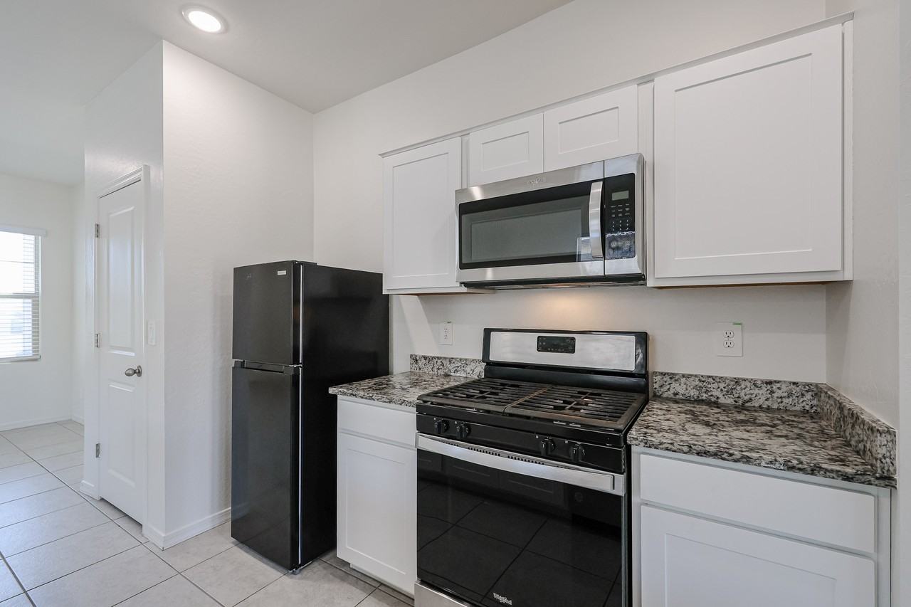 5720 W Sunrise Dr - Photo 3 of 47