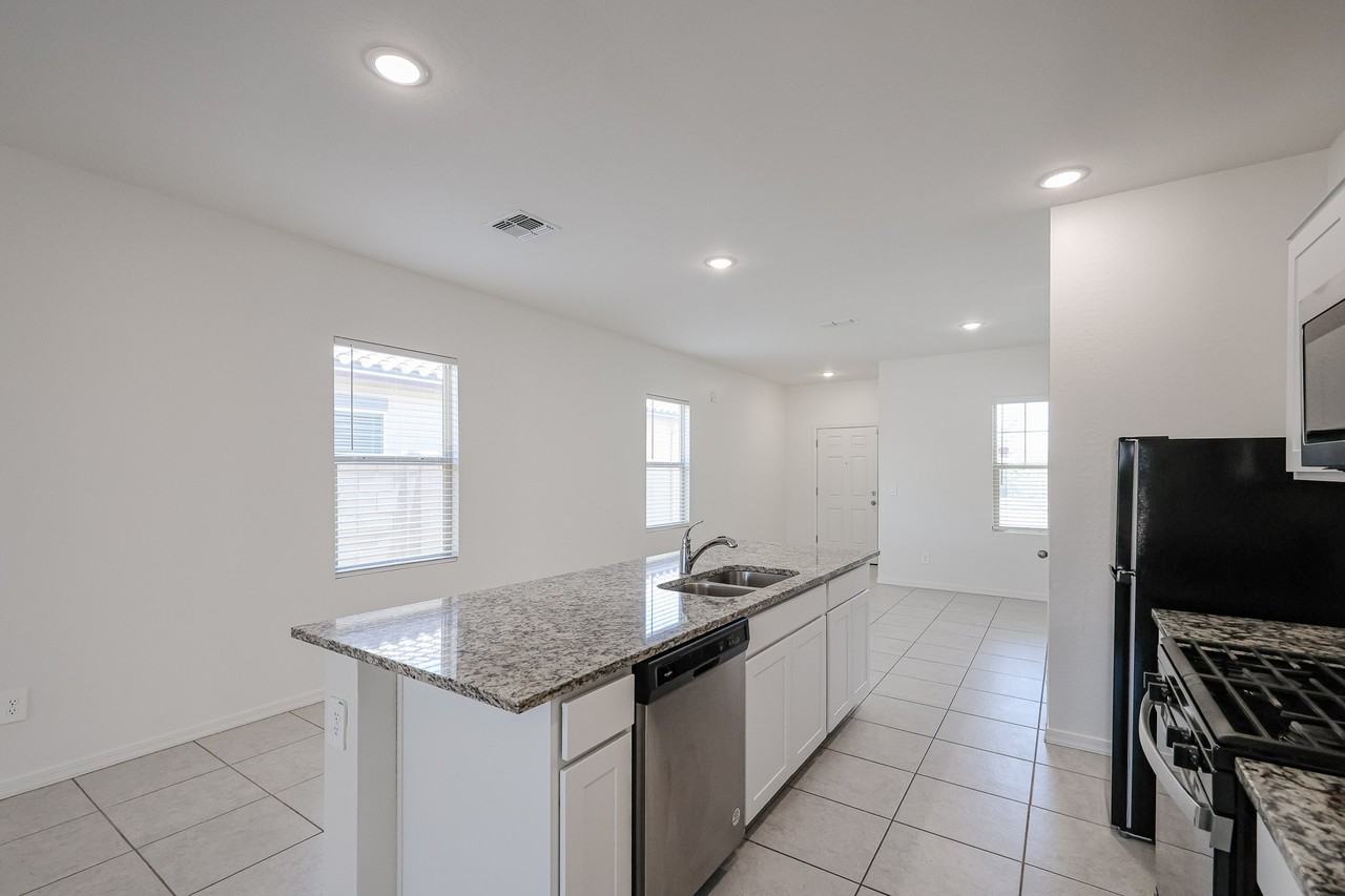 5720 W Sunrise Dr - Photo 4 of 47