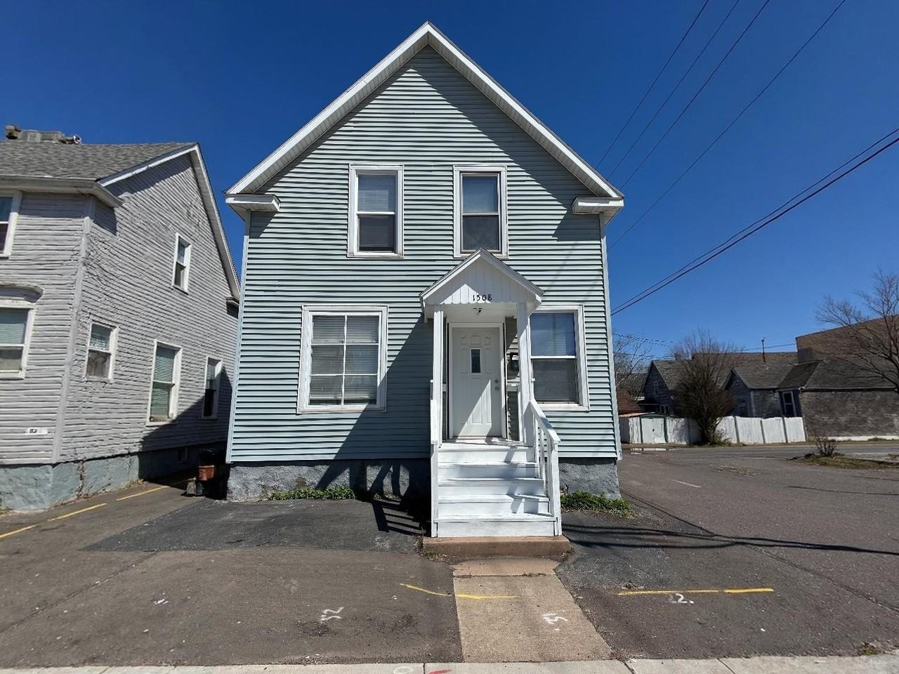 1508 Hammond Ave - Photo 2 of 17