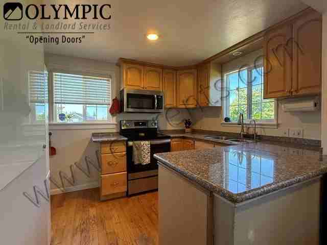 662 N Hawthorne St - Photo 4 of 9