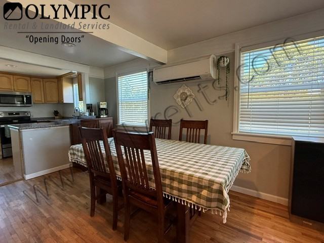 662 N Hawthorne St - Photo 6 of 9