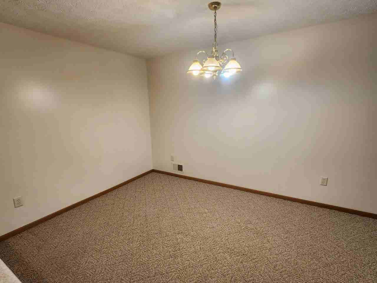 20 Clinchfield Ct - Photo 7 of 19