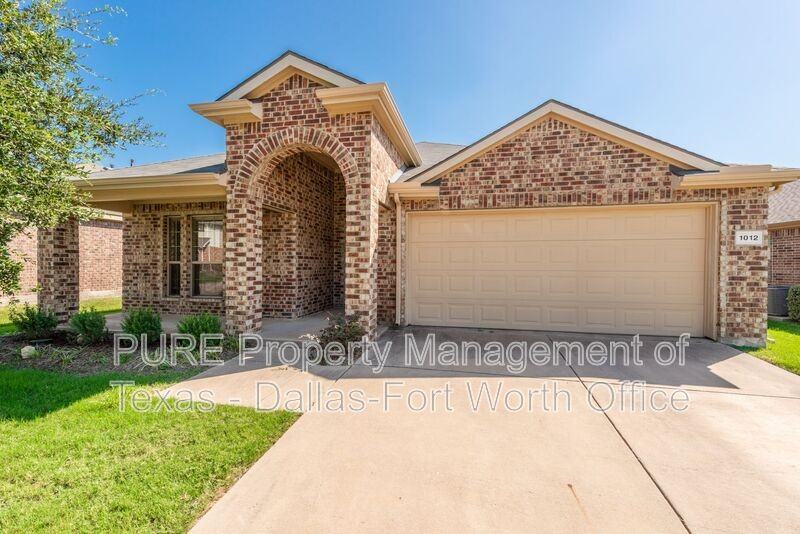 1012 Lake Hollow Dr - Photo 2 of 33
