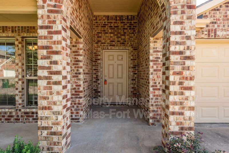 1012 Lake Hollow Dr - Photo 4 of 33