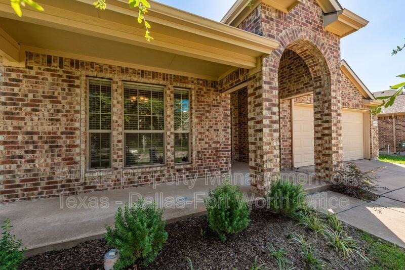 1012 Lake Hollow Dr - Photo 5 of 33