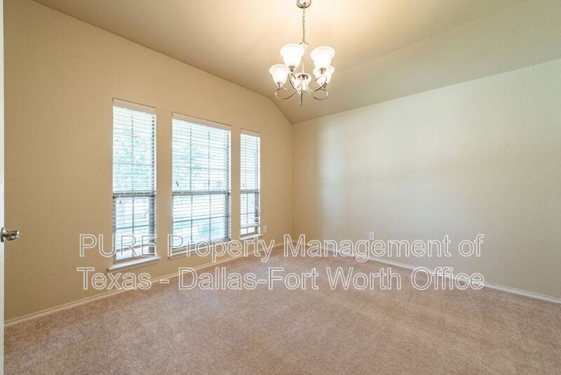 1012 Lake Hollow Dr - Photo 7 of 33