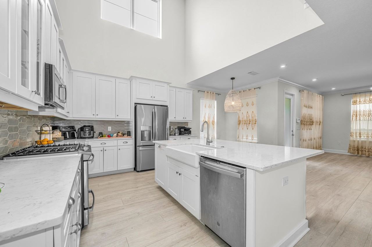 13760 Stevenson Ln - Photo 3 of 50