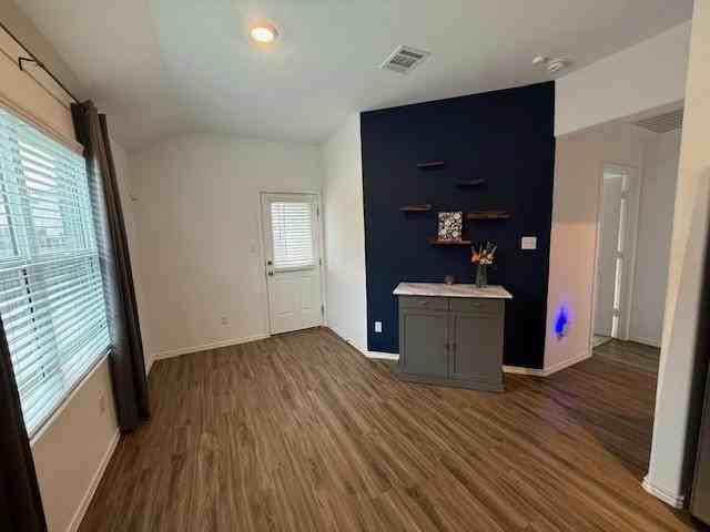 204 Longbridge Dr - Photo 7 of 20