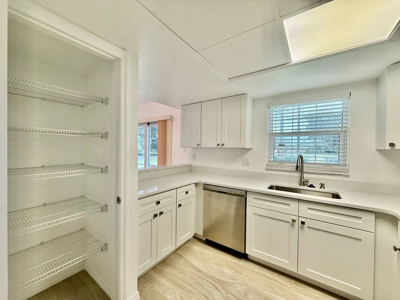 8801 Bay Pointe Dr #102 - Photo 4 of 32