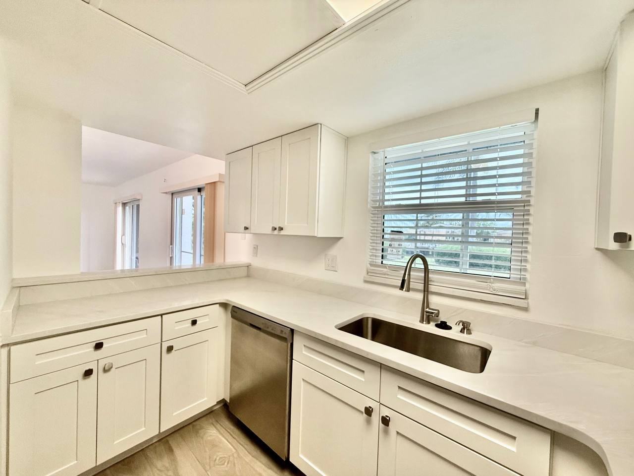 8801 Bay Pointe Dr #102 - Photo 5 of 32