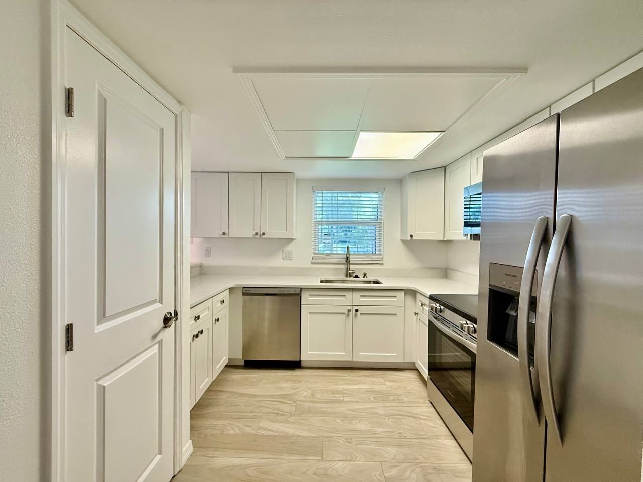 8801 Bay Pointe Dr #102 - Photo 6 of 32