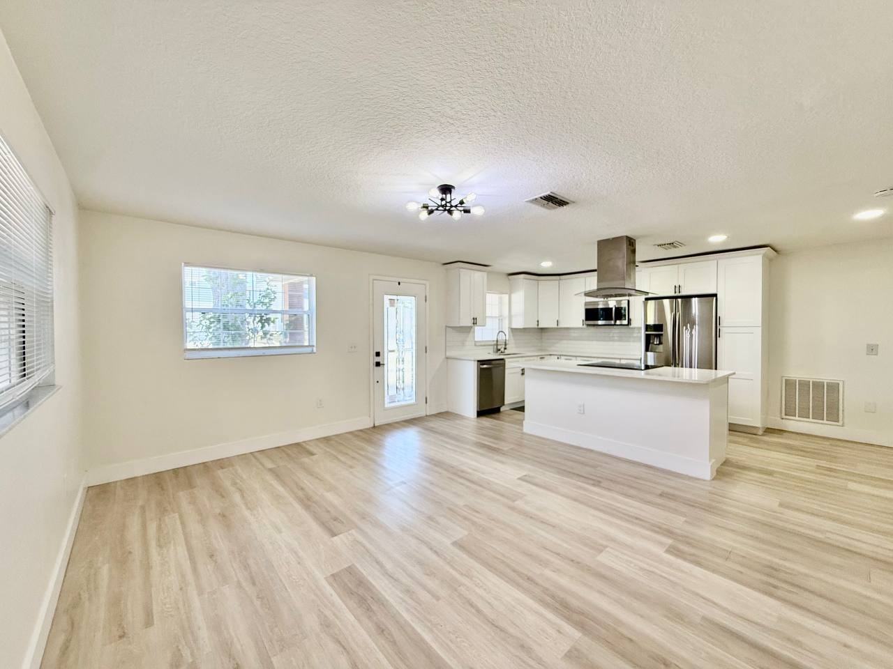 309 Fairfield St - Photo 4 of 30