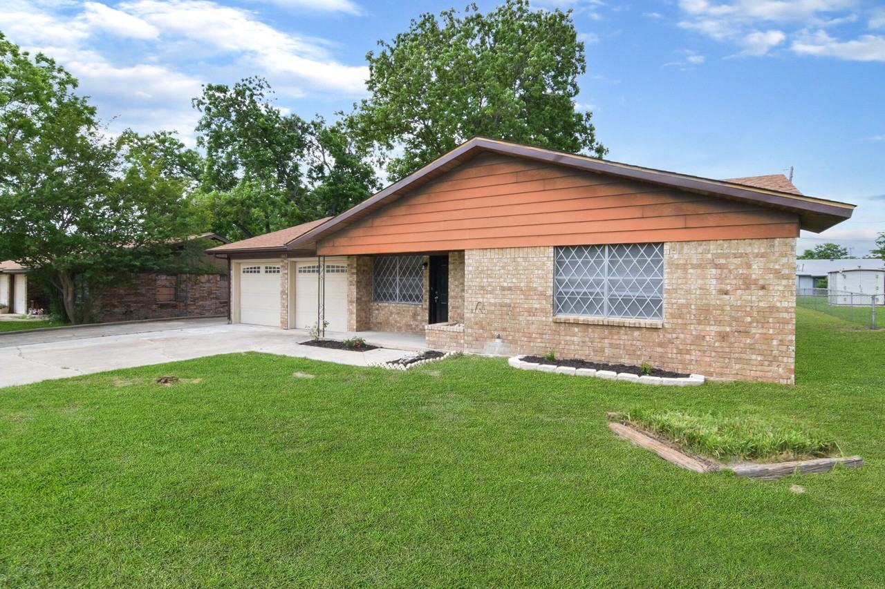 1003 Bonner Dr - Photo 2 of 17