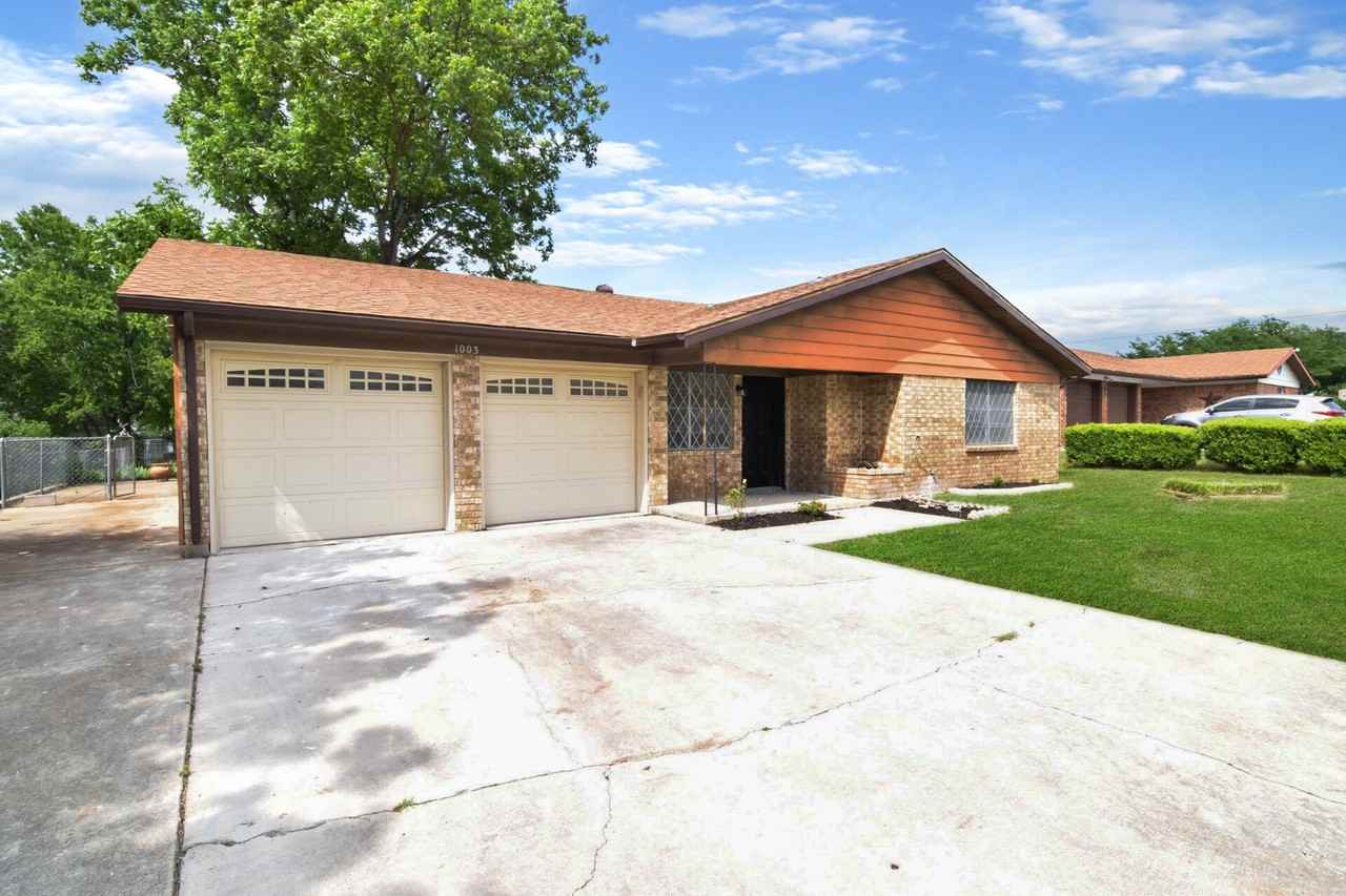 1003 Bonner Dr - Photo 3 of 17