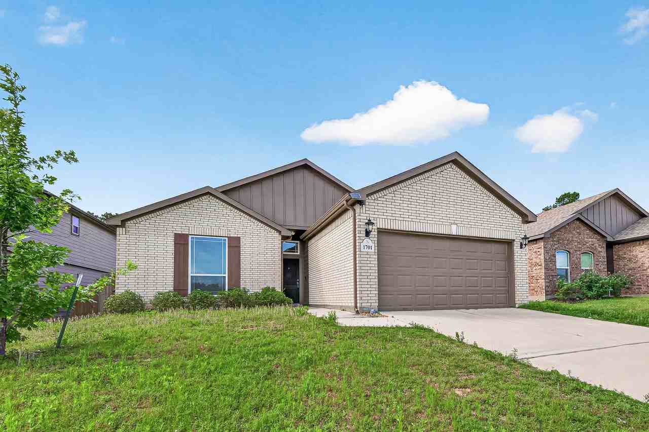 1701 Cindy Ln - Photo 2 of 46