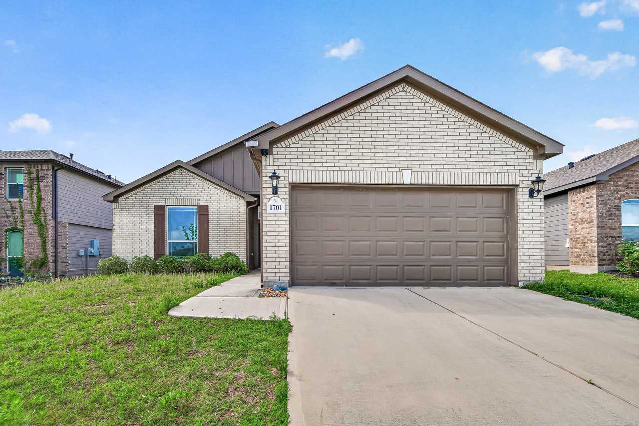 1701 Cindy Ln - Photo 4 of 46