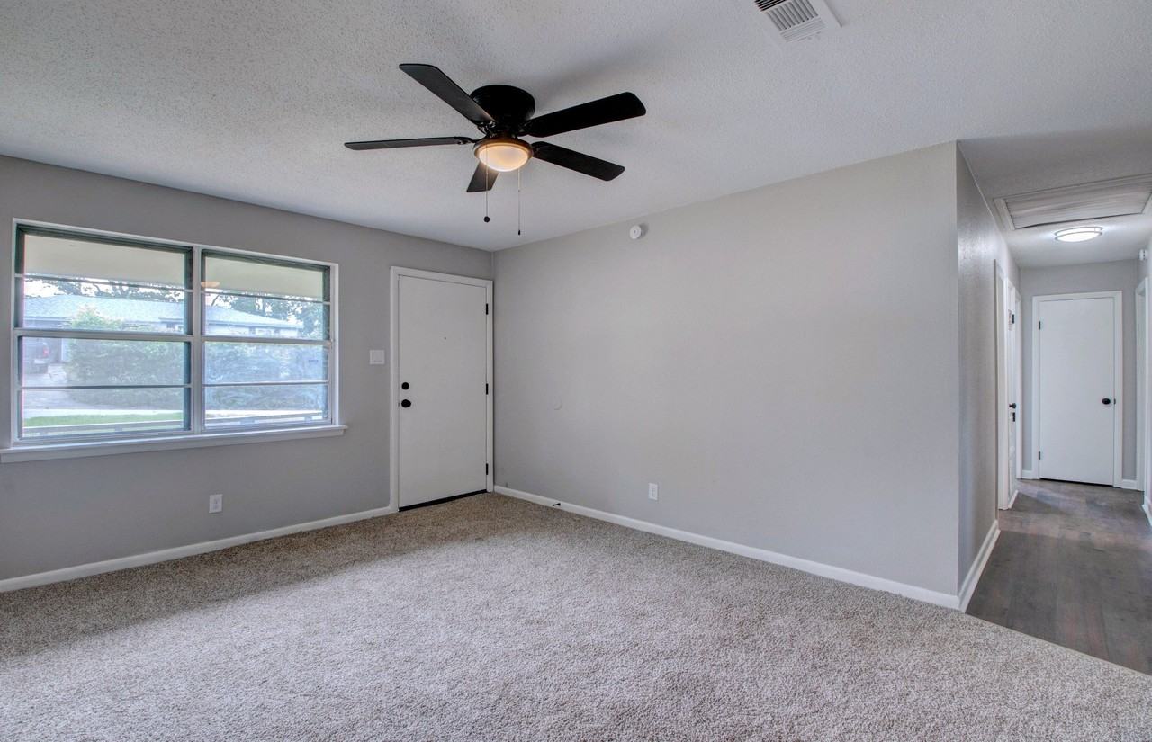 5805 Wisteria Ct - Photo 3 of 18