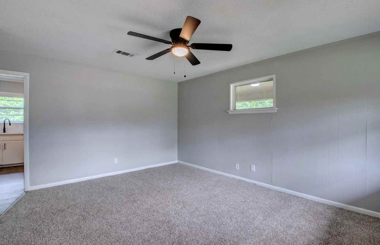 5805 Wisteria Ct - Photo 4 of 18