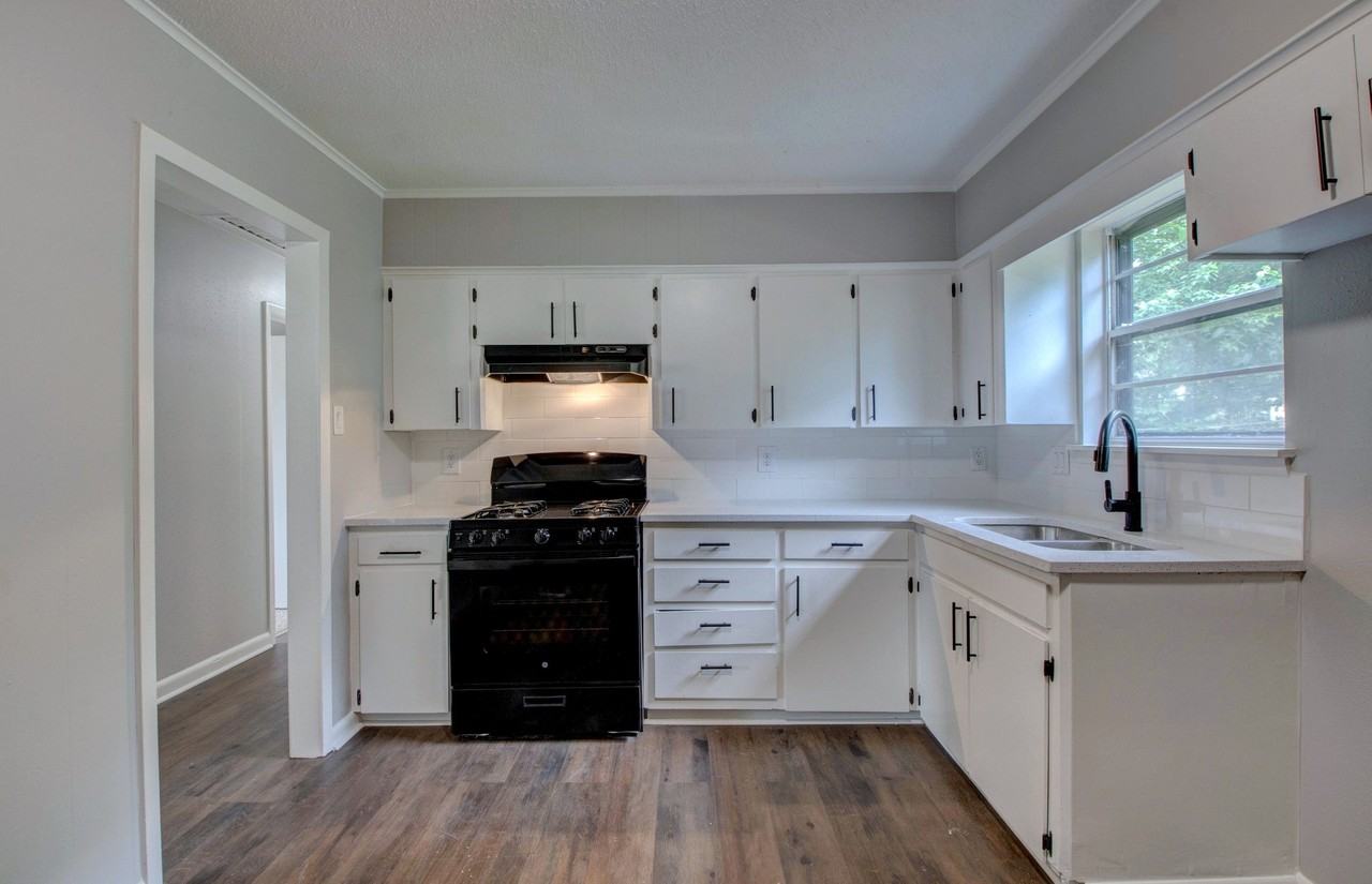 5805 Wisteria Ct - Photo 6 of 18
