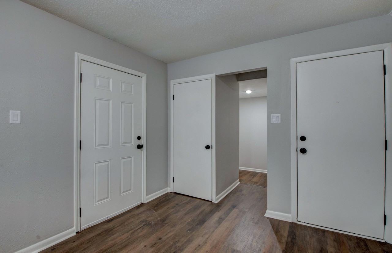 5805 Wisteria Ct - Photo 7 of 18