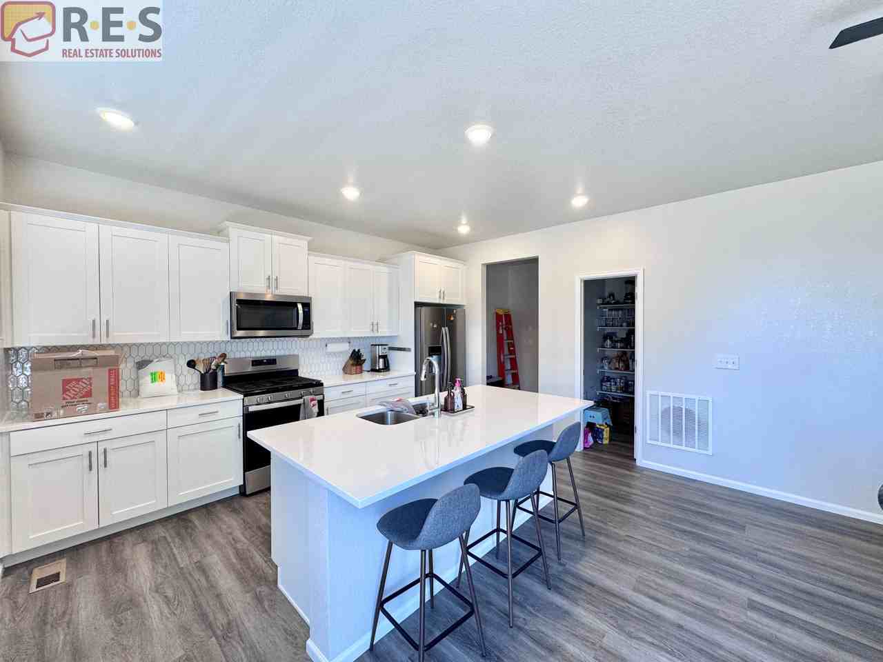 6134 Sugarloaf St - Photo 3 of 20