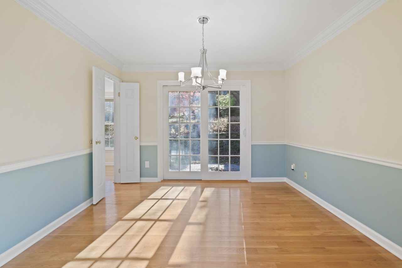 6543 Cedarwood Ct - Photo 7 of 47