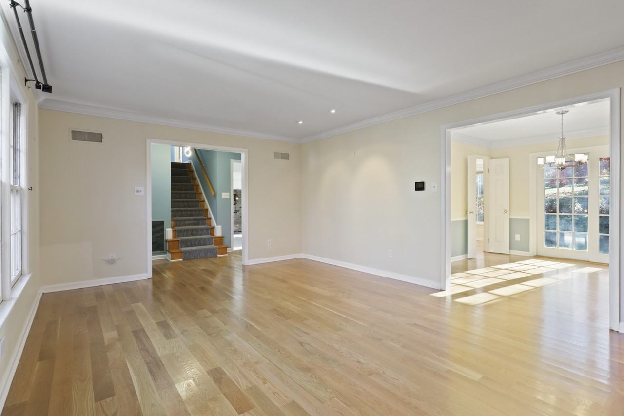 6543 Cedarwood Ct - Photo 6 of 47