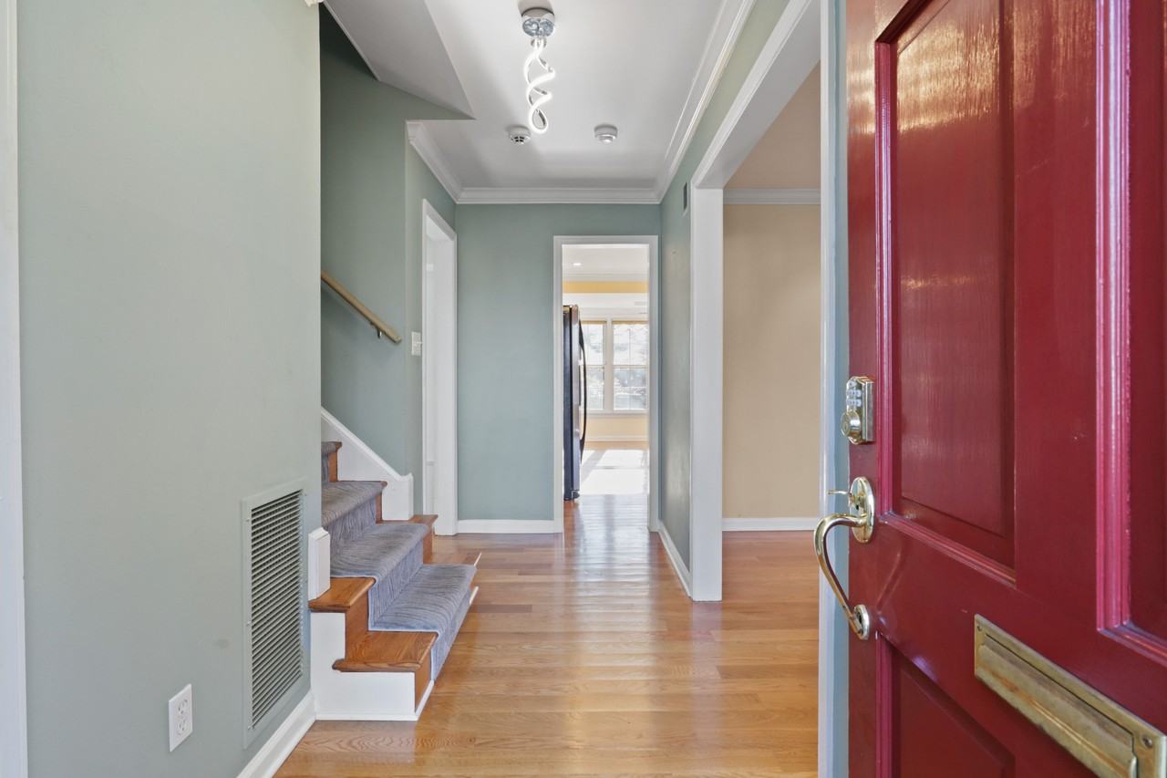 6543 Cedarwood Ct - Photo 4 of 47