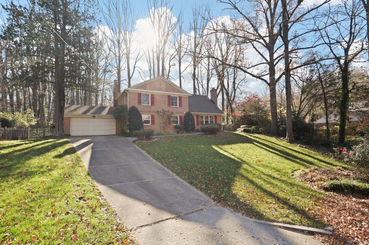 6543 Cedarwood Ct - Photo 3 of 47