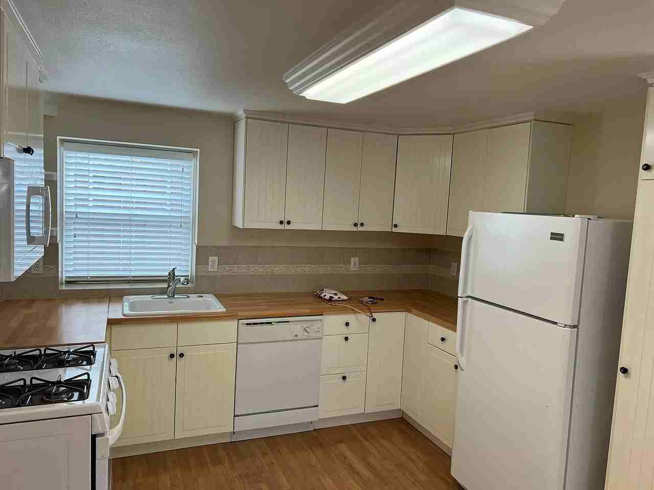 419 Tyndall St - Photo 7 of 13