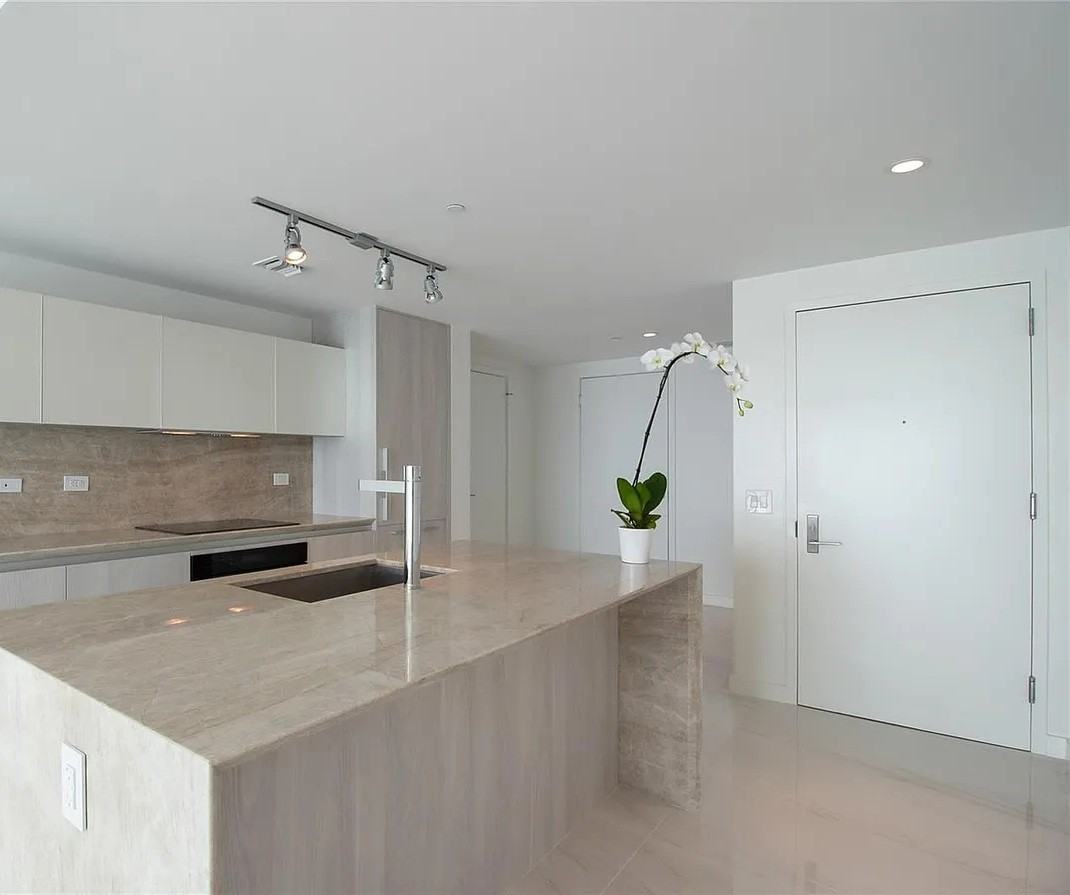 3131 Ne 7th Ave #1002 - Photo 4 of 15