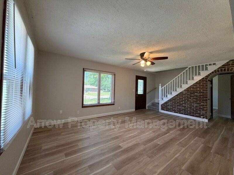 5121 Pioneers Blvd - Photo 2 of 25