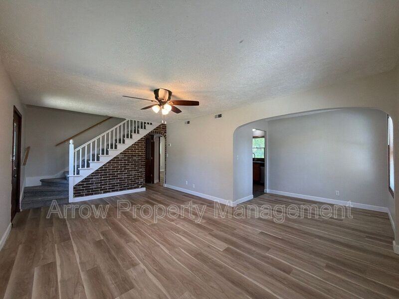 5121 Pioneers Blvd - Photo 3 of 25