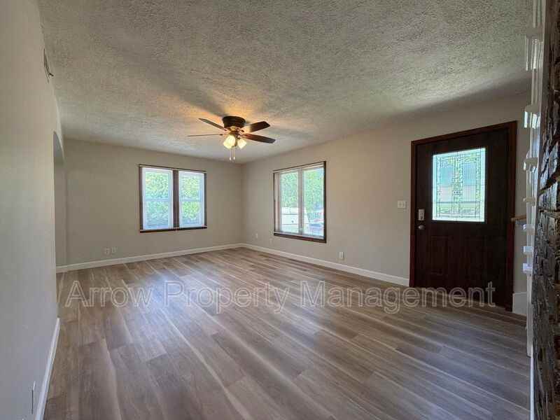 5121 Pioneers Blvd - Photo 5 of 25