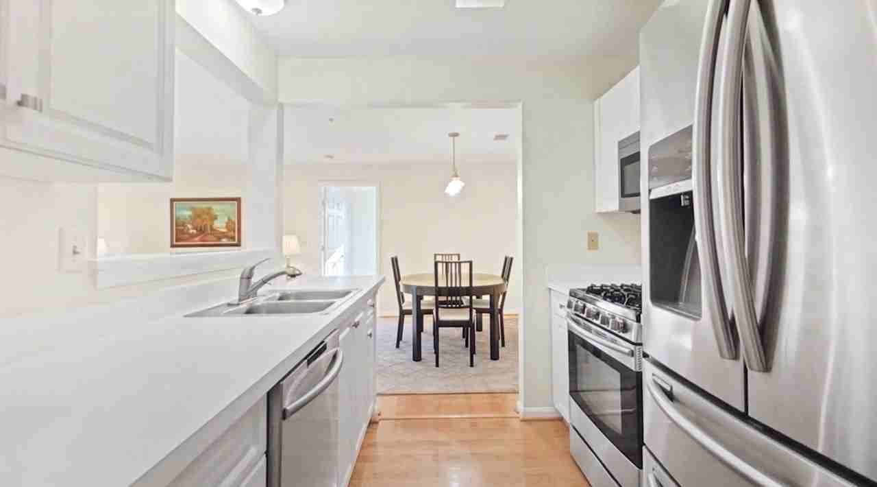 10018 Vanderbilt Cir #4 - Photo 3 of 50