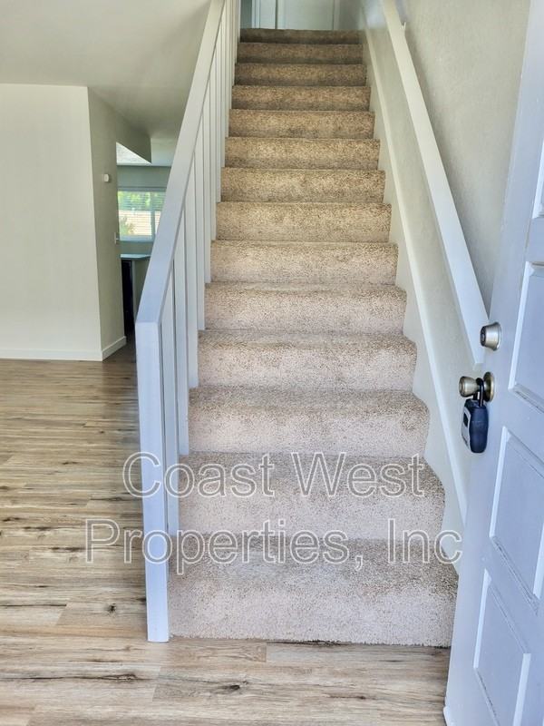 1178 Cypress Ave - Photo 4 of 14