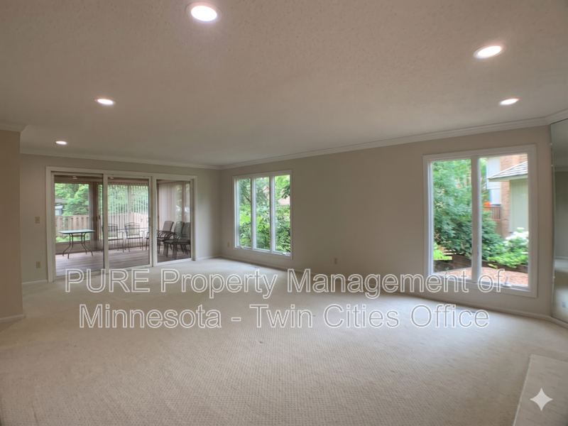 7420 Hyde Park Cir - Photo 2 of 16
