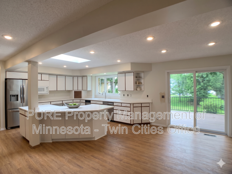 7420 Hyde Park Cir - Photo 3 of 16