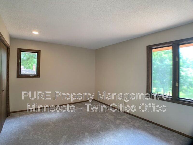 7420 Hyde Park Cir - Photo 5 of 16