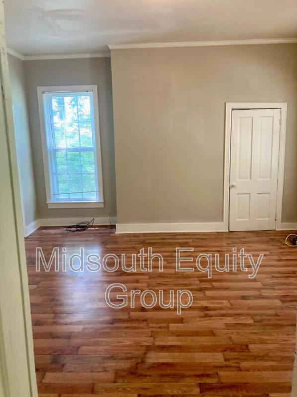 420 N Mclemore Ave - Photo 3 of 13