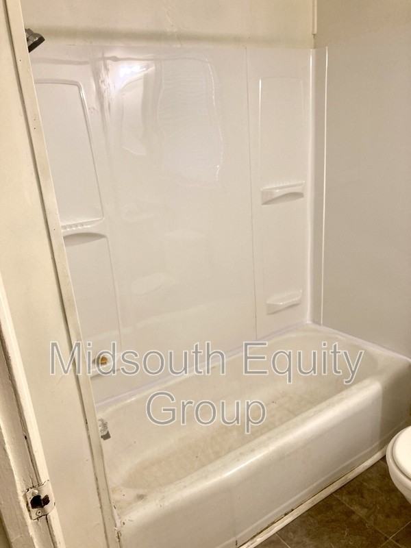 420 N Mclemore Ave - Photo 7 of 13