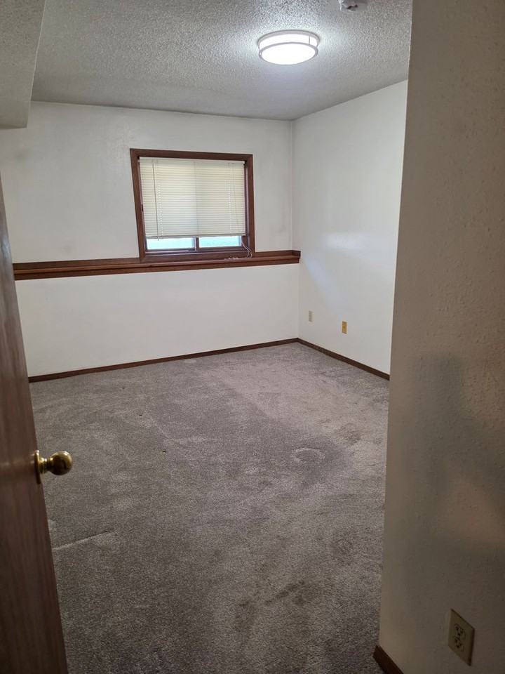 Clark - Photo 5 of 7