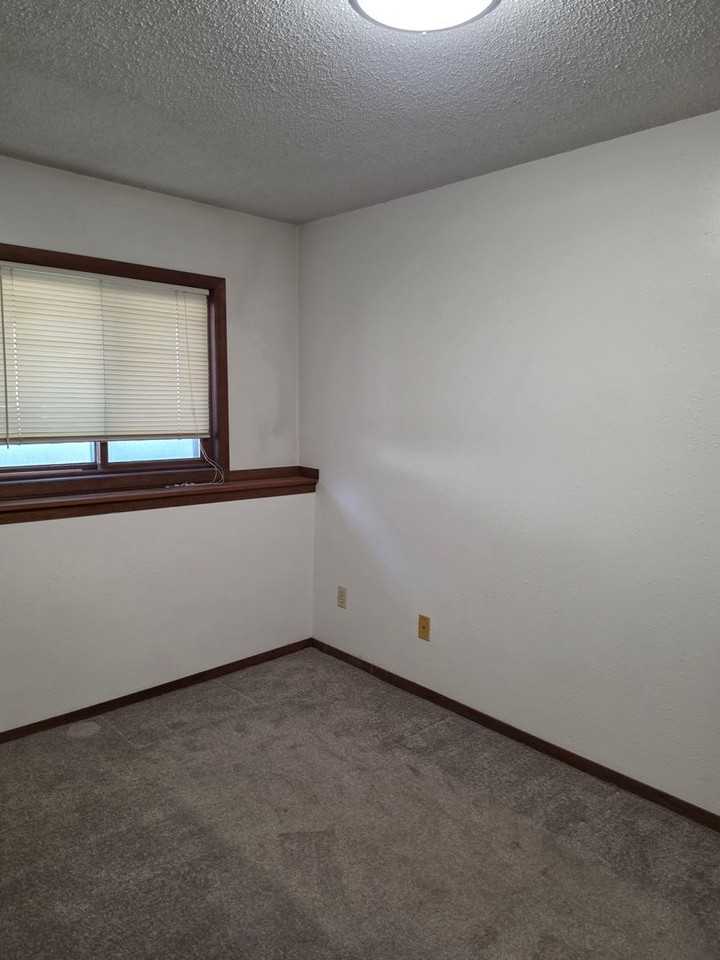 Clark - Photo 6 of 7