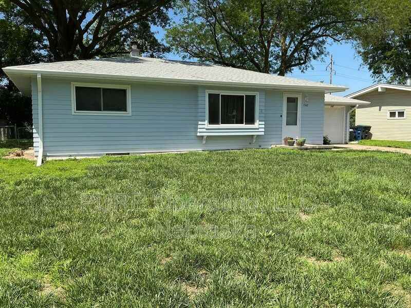 7602 Parker St - Photo 2 of 45