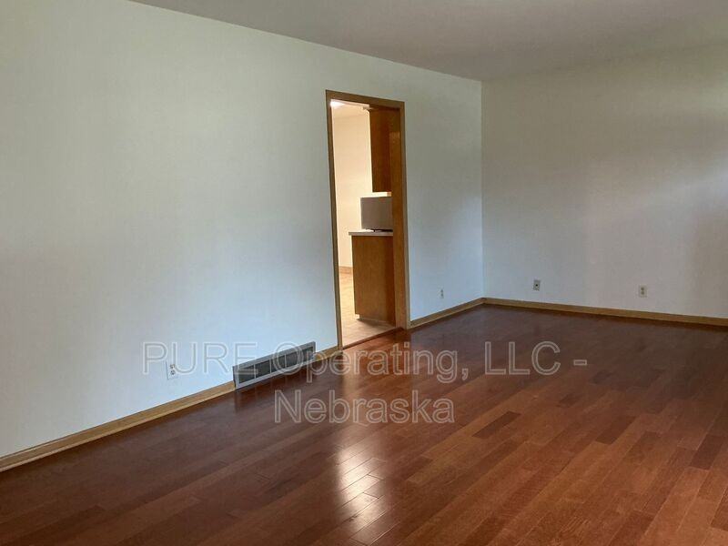 7602 Parker St - Photo 3 of 45