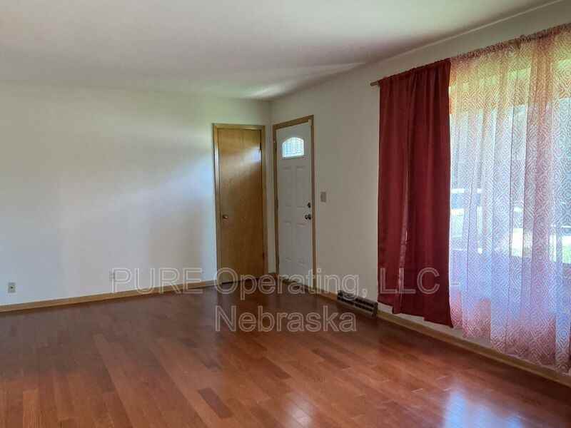 7602 Parker St - Photo 4 of 45